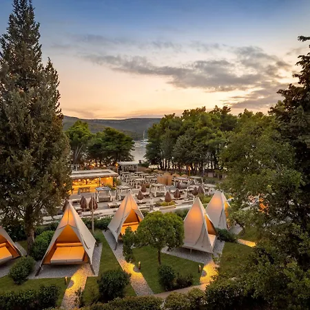 Places Hvar By Valamar מלון 3*