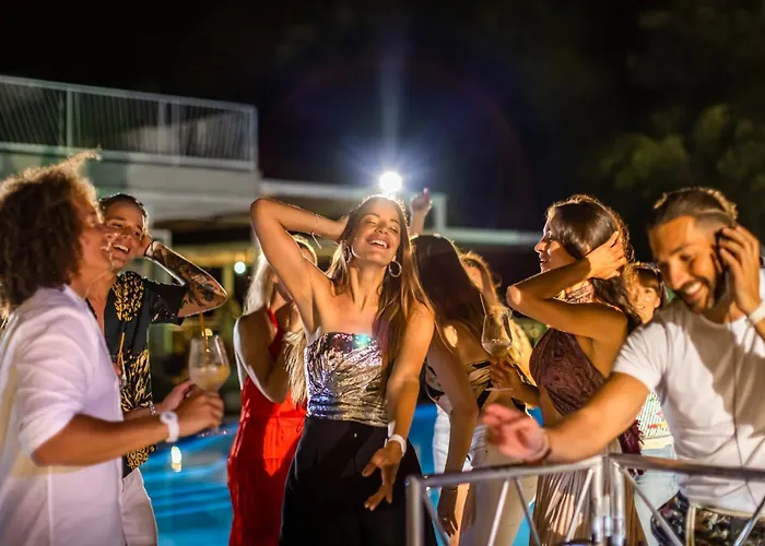 Places Hvar By Valamar Отель Стари Град